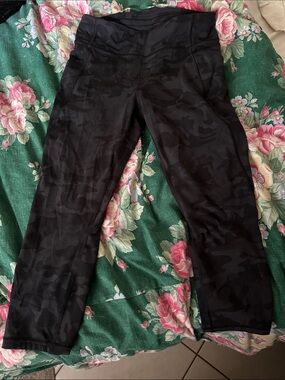 Black Camo Lululemon capri leggings size 12